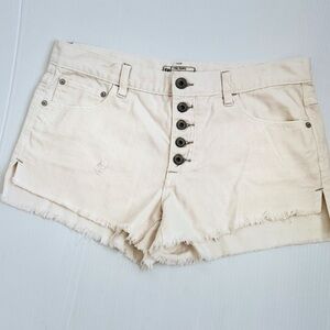 Free People white size 28 Casual frayed hem jeans Shorts